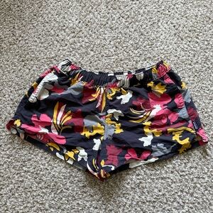 Patagonia Barely Baggies Shorts Womens Small colorful Floral hiking outdoors